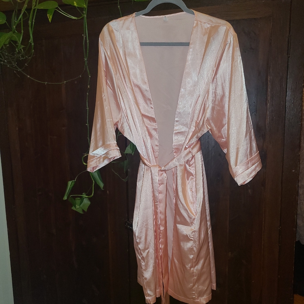 Women's Peach Satin Robe L/XL Like New